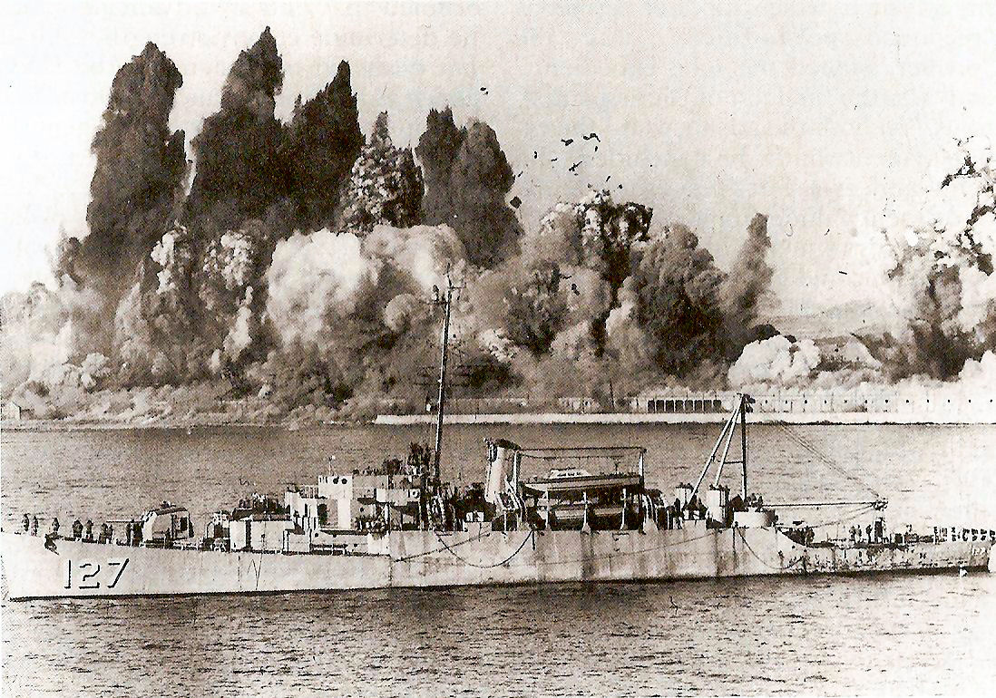  Final Demolitions At Hungnam - USS Begor, APD 127  (right click, view image to see actual photo)