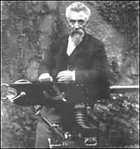 Hiram Maxim with his machine gun