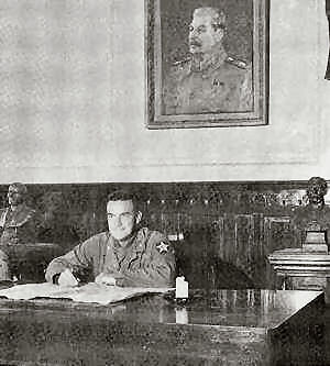  Kim Il Sung's Desk 