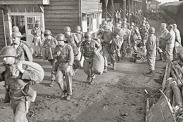 American combat troops arriving at Taejon
