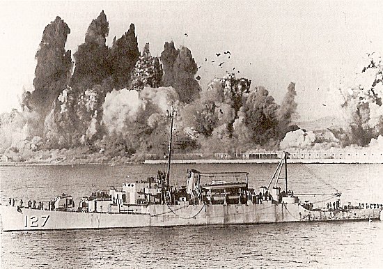 Final Demolitions At Hungnam - USS Begor, APD 127