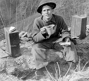 Pte. E. R. Holden, 10 Plt. D Coy, 2 RAR, morning tea, Kansas Line, April, 1953